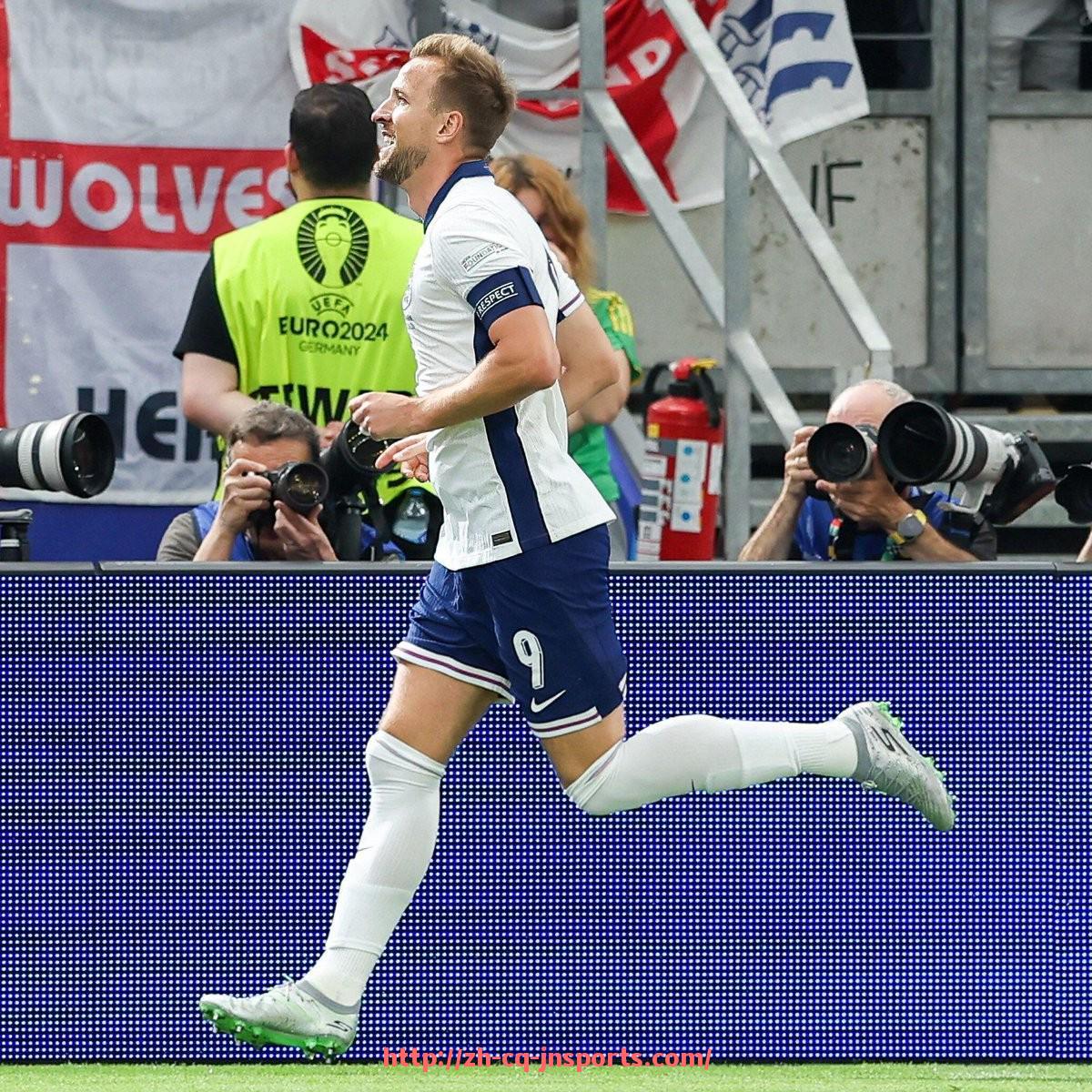 JN江南体育-世俱杯攻守转化速览，比赛中进攻与防守转换的关键战术解读