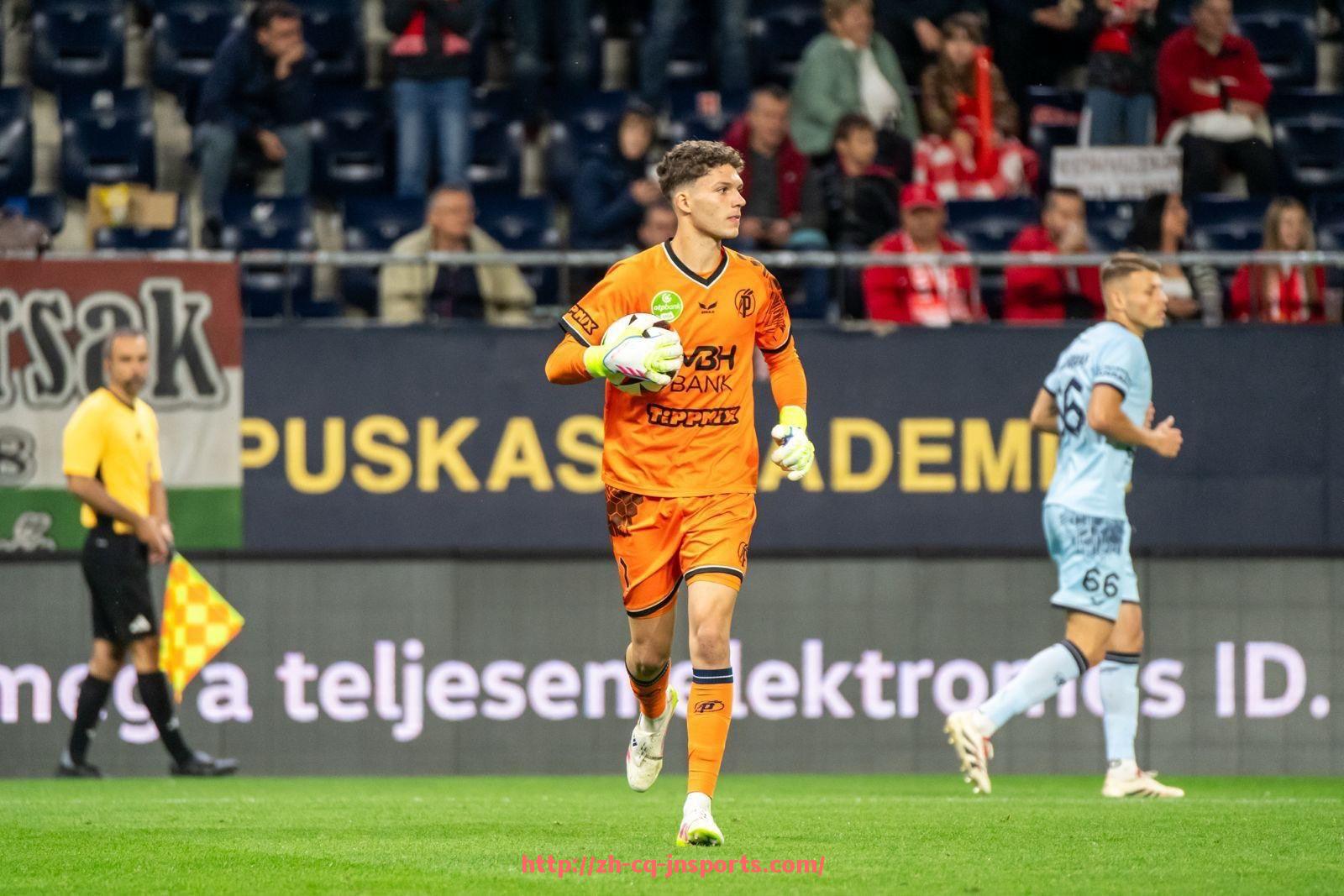 JN江南体育-世俱杯球员传中成功率数据排行与边路打法表现分析